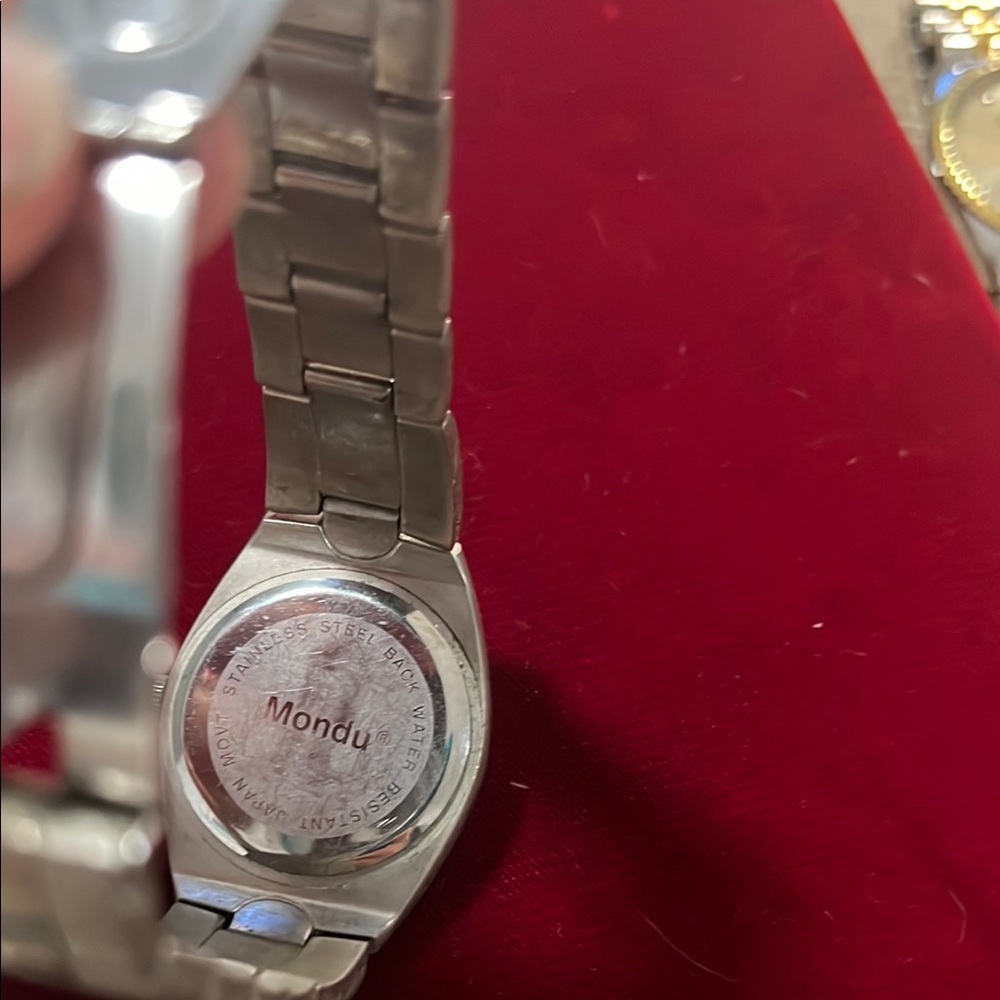 Mindu Silver Quartz Watch - Picture 6 of 6